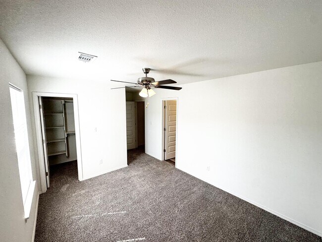 Building Photo - 875 S Amarillo Ave
