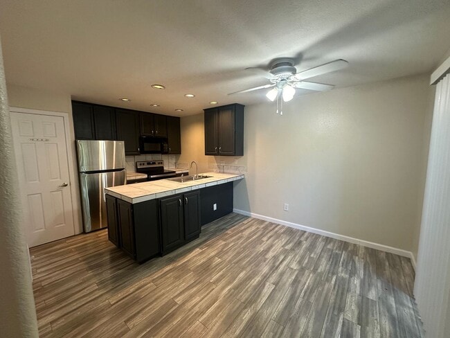 Building Photo - 2 Bed, 2.5 Bath Condo in Reno