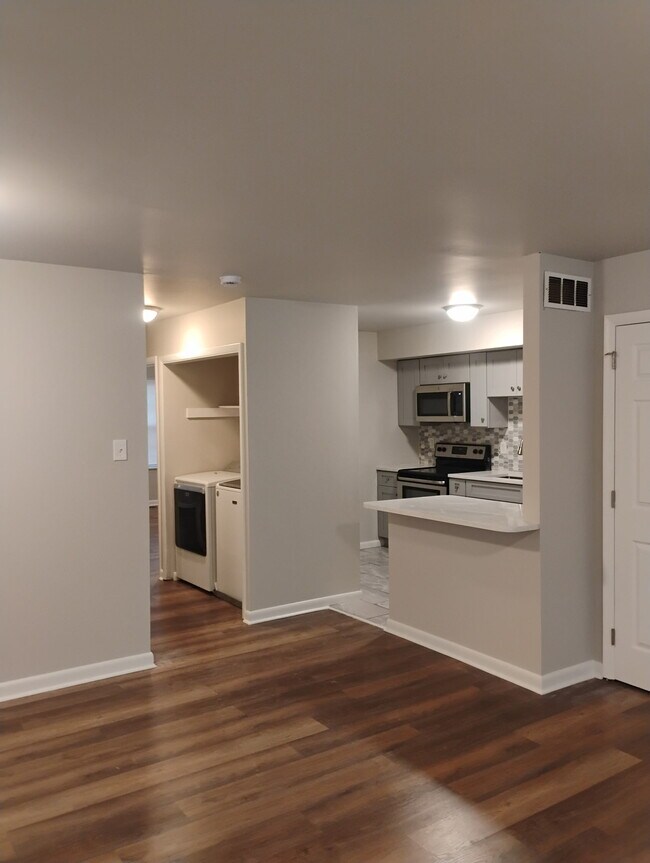 Building Photo - 226 Elmwood Ave