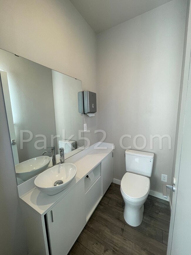 Building Photo - Beautiful Tri-Level 3 Bedroom Home in University Place