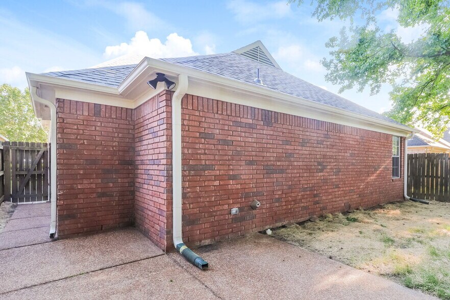 Building Photo - 6796 Kamali Ave