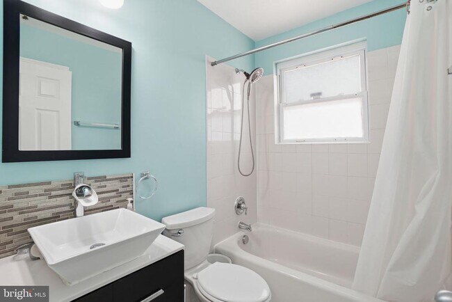 Building Photo - 7414 Jervis St