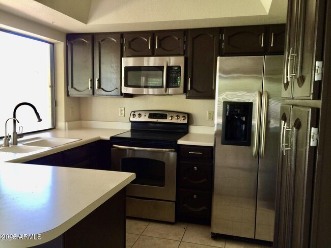 Building Photo - 8878 E Sheena Dr