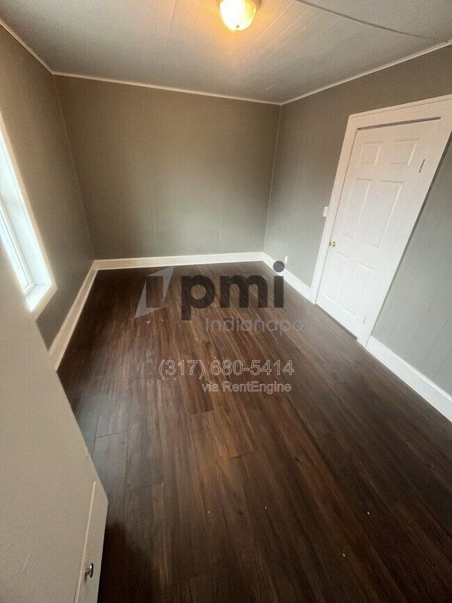 Building Photo - 215 1/2 S Madison Ave