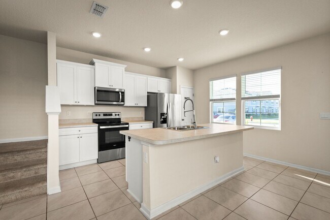 Building Photo - Charming 3-Bedroom Townhome for Rent in Wh...