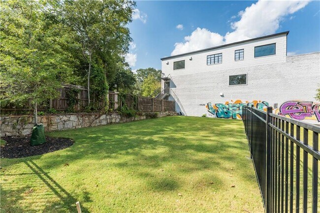Building Photo - 1160 Gracewood Ave SE