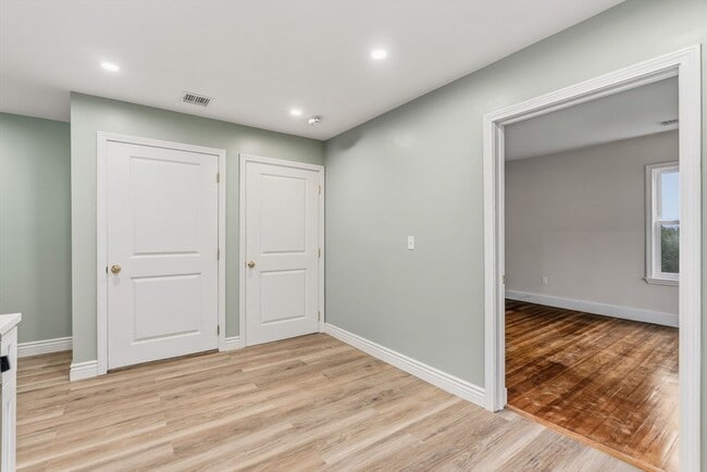 Building Photo - 8 1/2 Intervale St