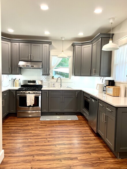 Unit A Kitchen - 140 South St