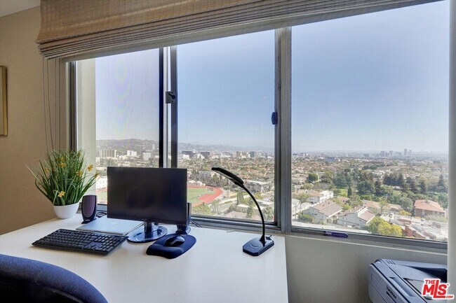 Building Photo - 2160 Century Pk E