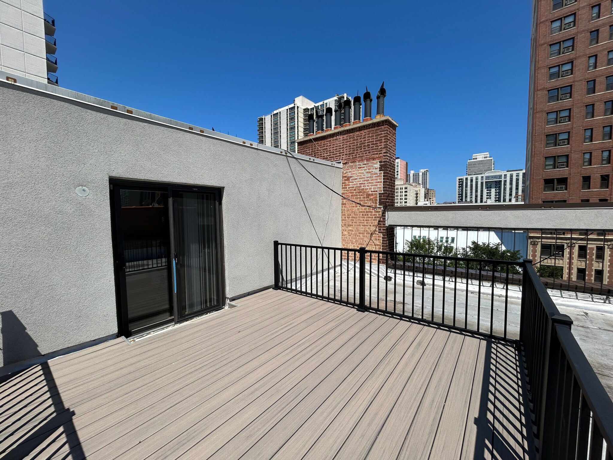 Building Photo - 1214 N La Salle Dr