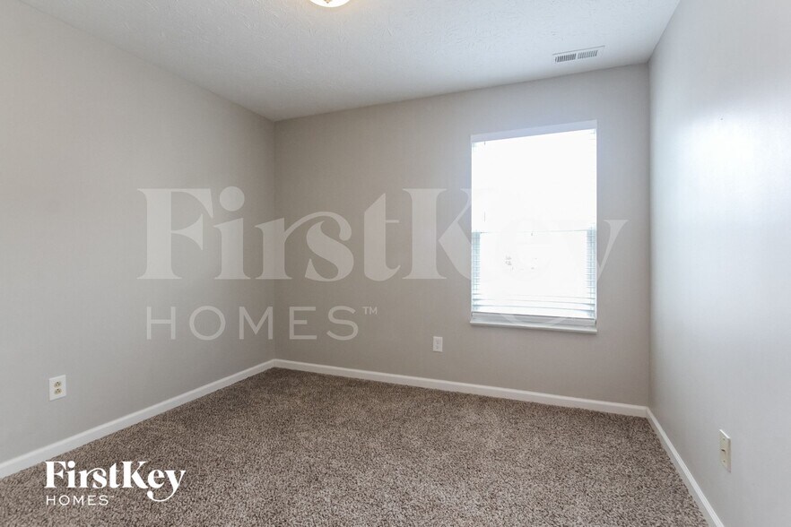 Building Photo - 2116 Willow Oak Ct