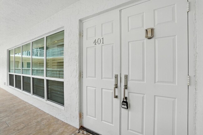 Building Photo - 9517 Gulf Shore Dr
