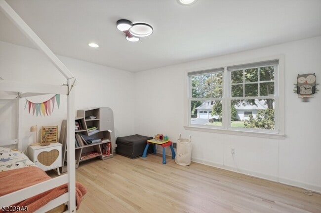 Building Photo - 24 Thackeray Dr