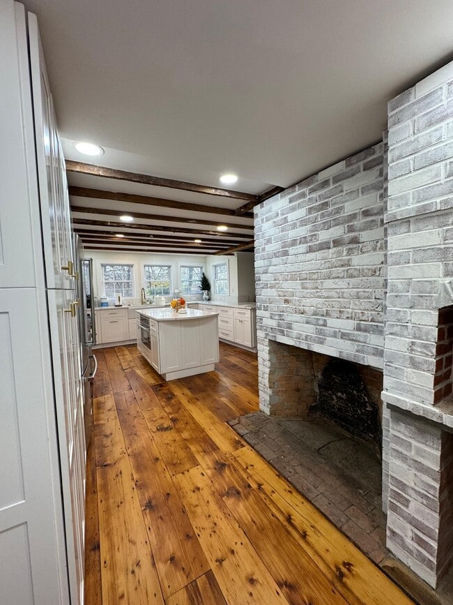 Building Photo - 354 Highland Ave