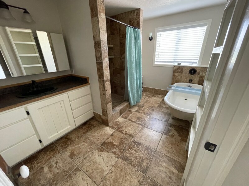 Building Photo - 951 S Rimrock Rd