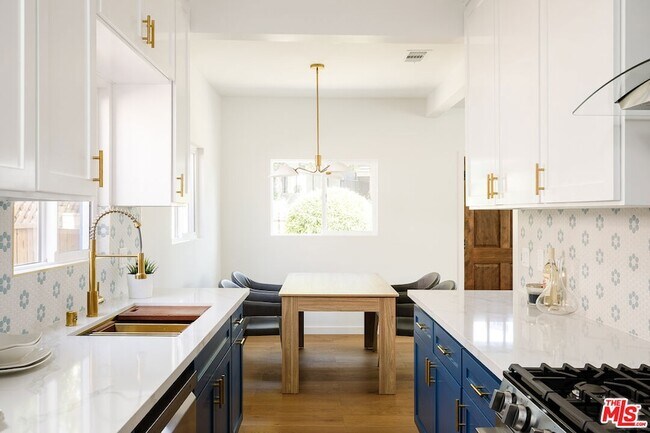 Building Photo - 4879 Hartwick St