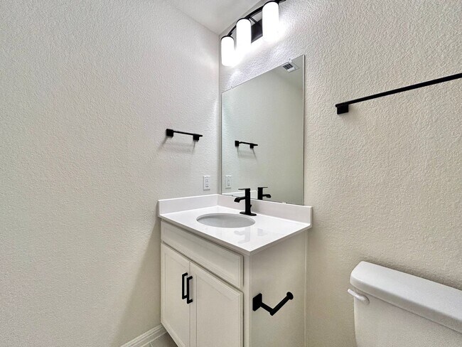 Building Photo - Spacious 4/BR 3/BA Home with Modern Upgrades in Leander