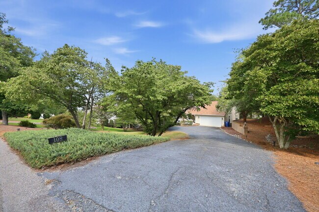 Building Photo - 108 Clay Cir