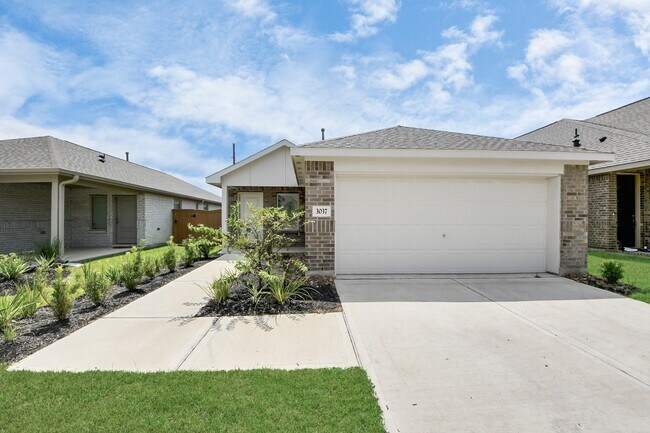 Building Photo - 3037 Pensacola Dr
