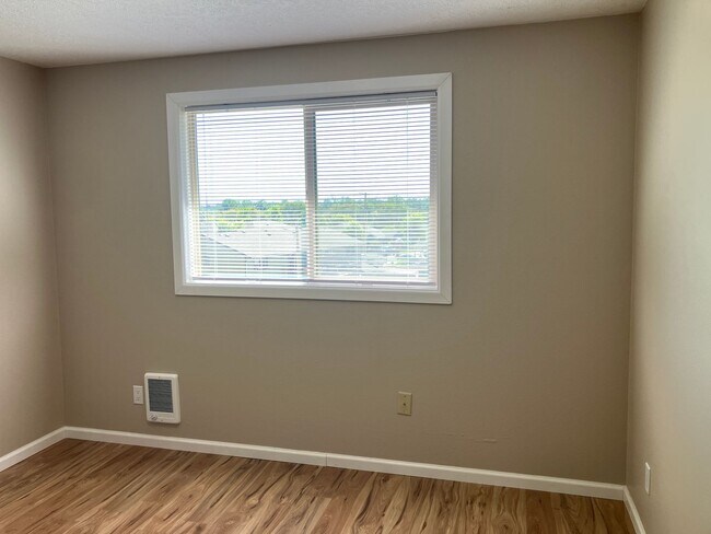 Building Photo - 187 Stoneway Dr NW
