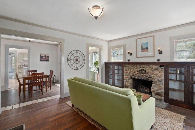 Building Photo - 114 Fairbanks St