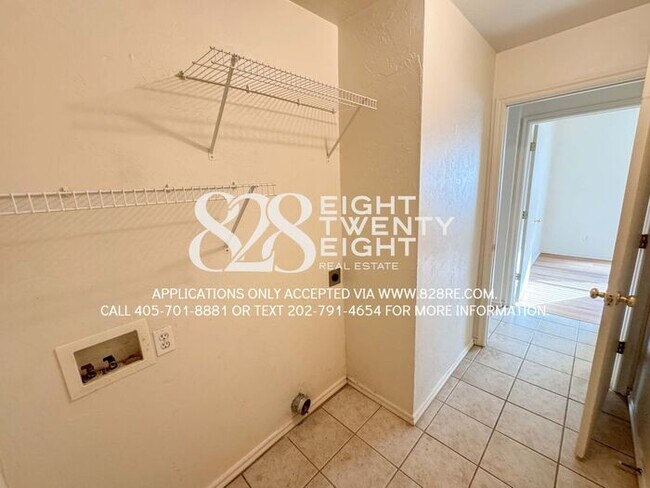 Building Photo - ADORABLE East Norman 3 Bed/2 Bath Duplex Available NOW in Eastridge!