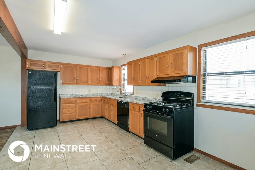 Building Photo - 9150 Wood Ave