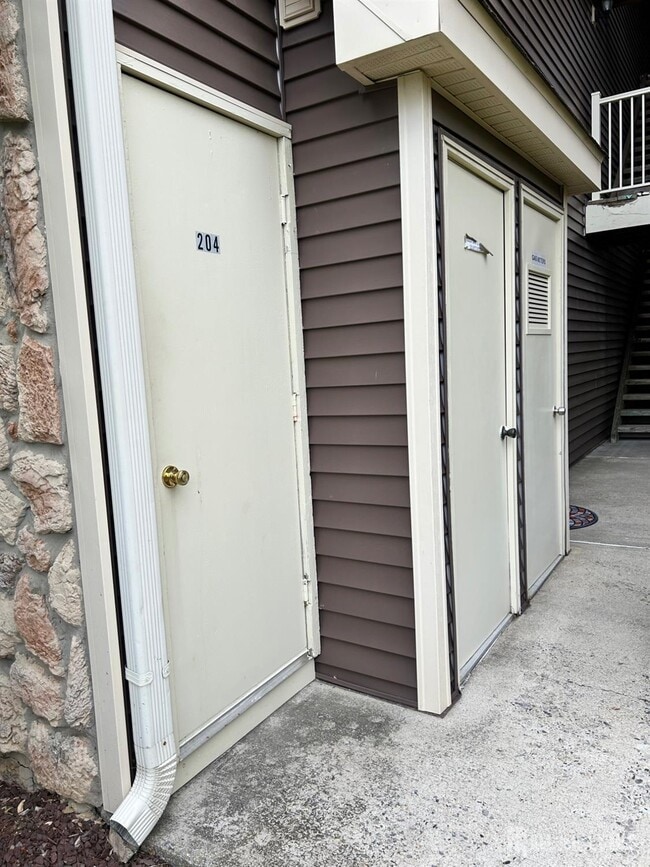 Building Photo - 204 Blew Ct