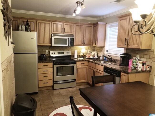 Building Photo - 1100 14th Ave