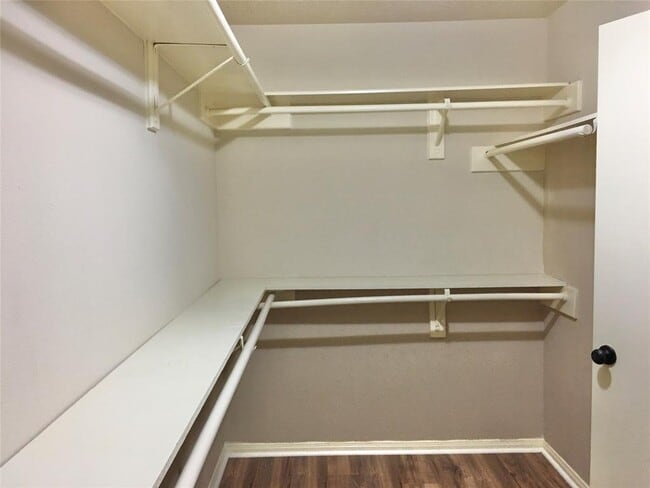 Building Photo - 4935 Linden Pl
