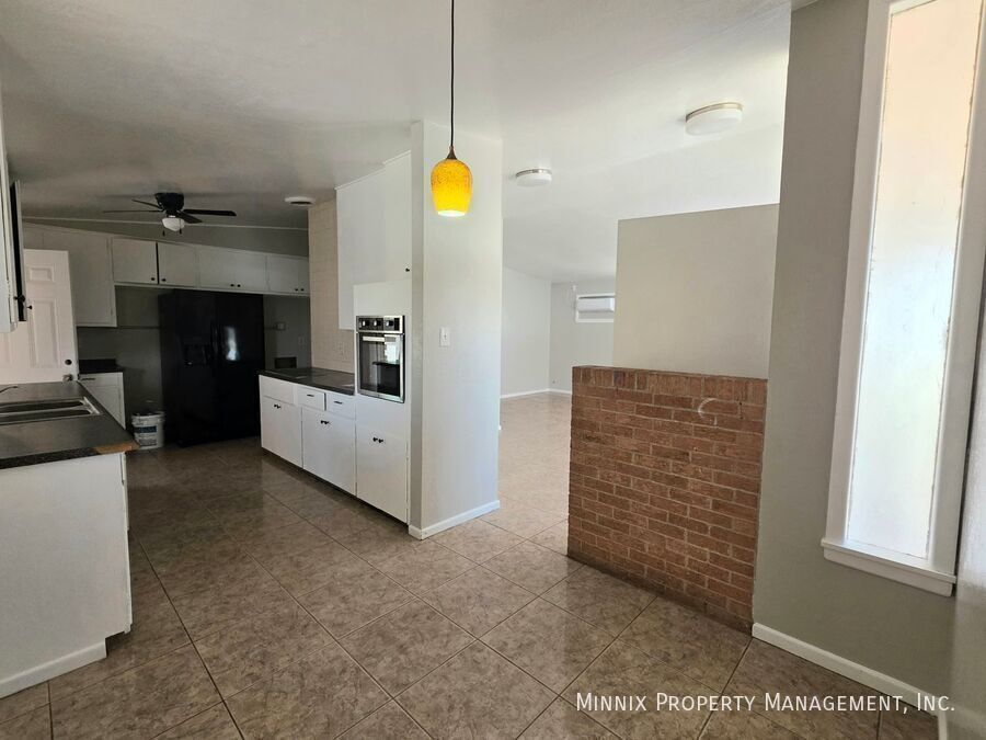 Building Photo - 3202 W Illinois Ave