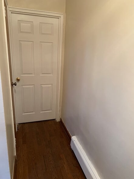 Entry hallway - 5306 Avenue H