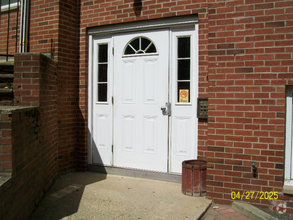 Building Photo - 137 Howe Ave