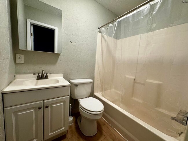 Building Photo - 1710 10th St