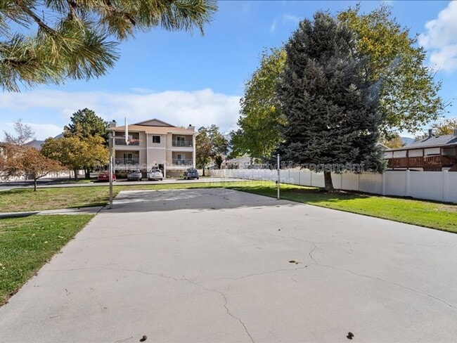 Building Photo - 9132 S Scirlein Dr