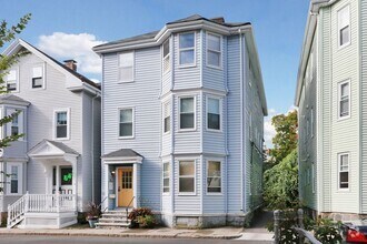 Building Photo - 49 Prince St