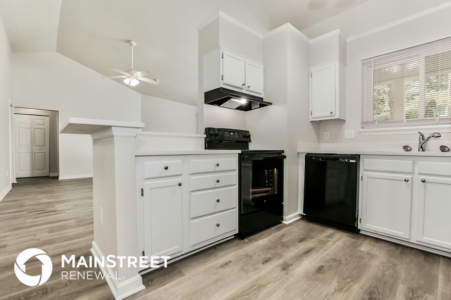 Building Photo - 2 Pipers Glen Ct