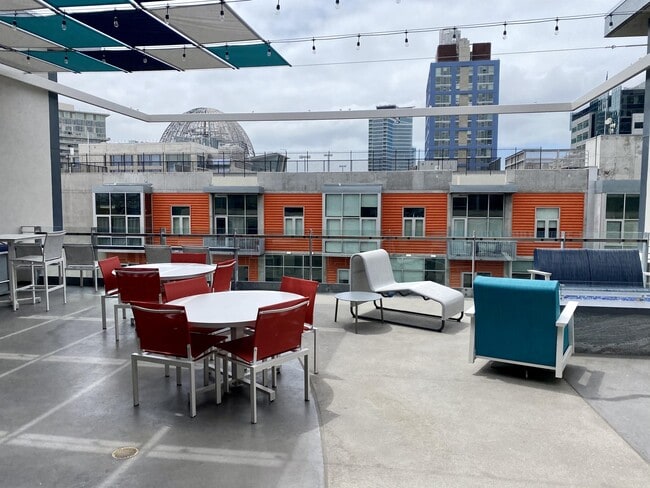 Building Photo - 1050 Island Ave