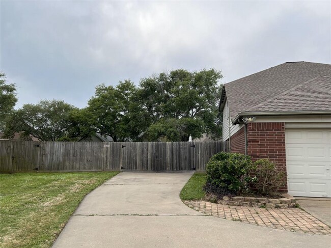 Building Photo - 62 Plum Ct