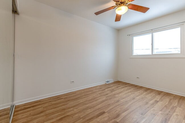 Building Photo - 9260 Dee Rd