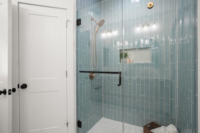 Building Photo - 7903 Bixler Dr