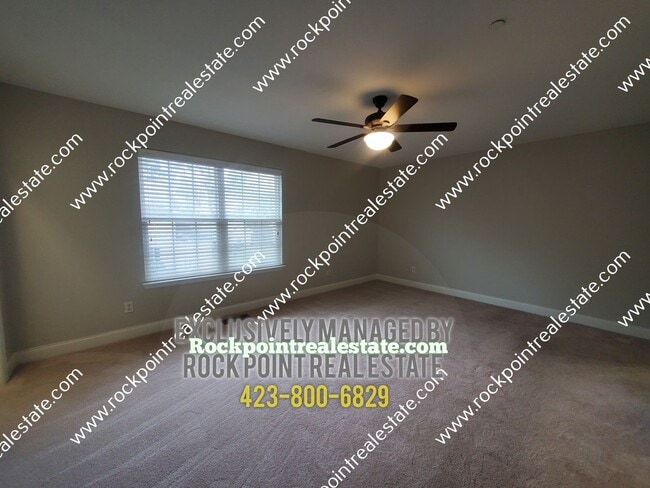 Building Photo - 3 Bedroom 2 Bath Townhouse