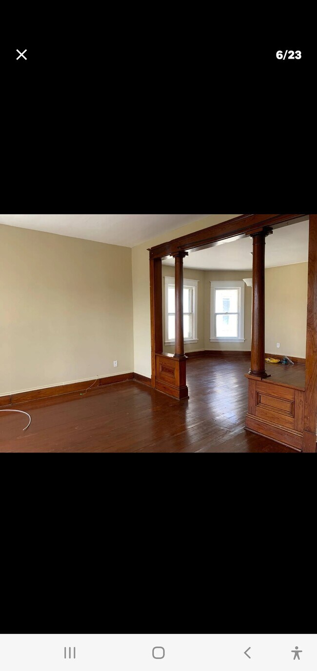 Building Photo - 857 Oakwood Ave