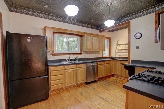 Building Photo - 5880 Draudt Rd