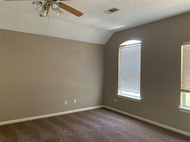 Building Photo - 3504 White Oak Point Dr