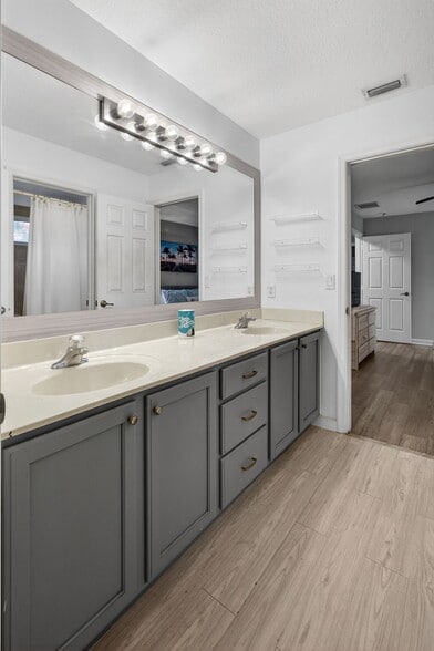 Building Photo - 8110 Bautista Way