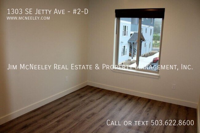 Building Photo - 1303 SE Jetty Ave