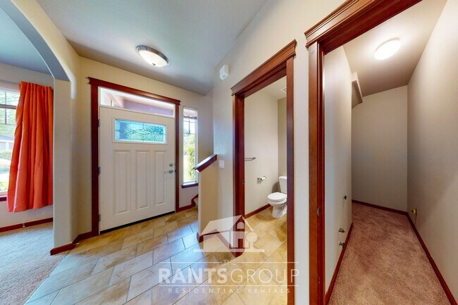 Building Photo - Beautiful Home In Puyallup! Easy JBLM Comm...