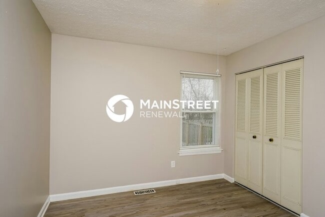 Building Photo - 4 Bedroom Pet-Friendly Home in Louisville,...