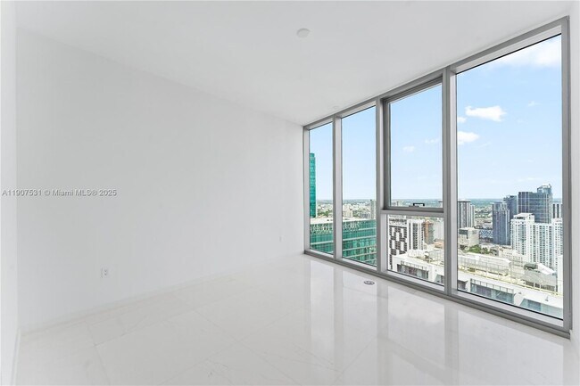 Building Photo - 300 Biscayne Blvd Way